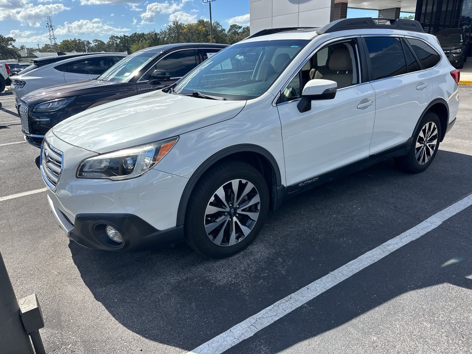 Used 2016 Subaru Outback 3.6R Limited AWD/4WD image 3