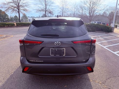 Used 2023 Toyota Highlander LE image 12