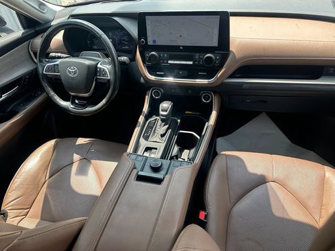 Used 2024 Toyota Grand Highlander AWD image 28