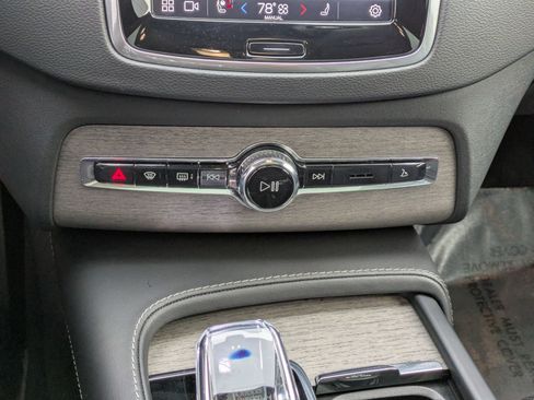 Certified 2024 Volvo XC90 T8 Ultimate w/ Protection Package Premier image 23