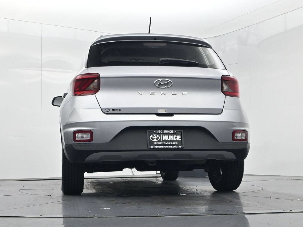 Used 2025 Hyundai Venue SEL FWD image 32