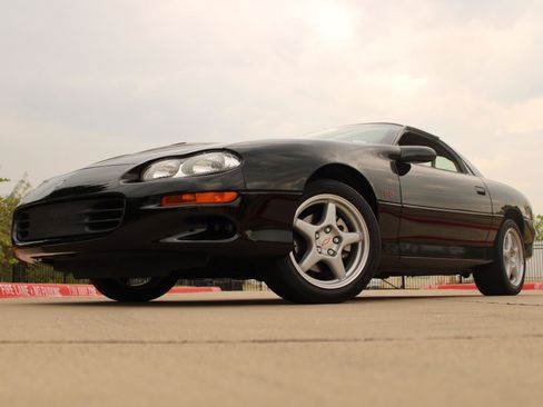 Used 1999 Chevrolet Camaro Z28 w/ SS Performance/Appearance Pkg RWD image 4