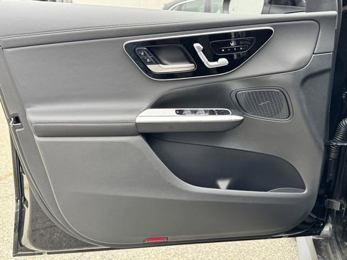New 2025 Mercedes-Benz GLC 350e 4MATIC image 17