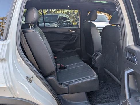Used 2022 Volkswagen Tiguan SE R-Line image 17