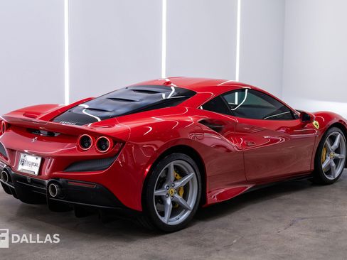 Used 2022 Ferrari F8 Tributo RWD image 18