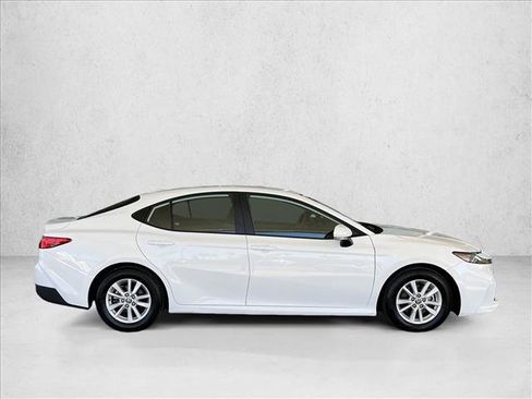 Used 2025 Toyota Camry LE image 6