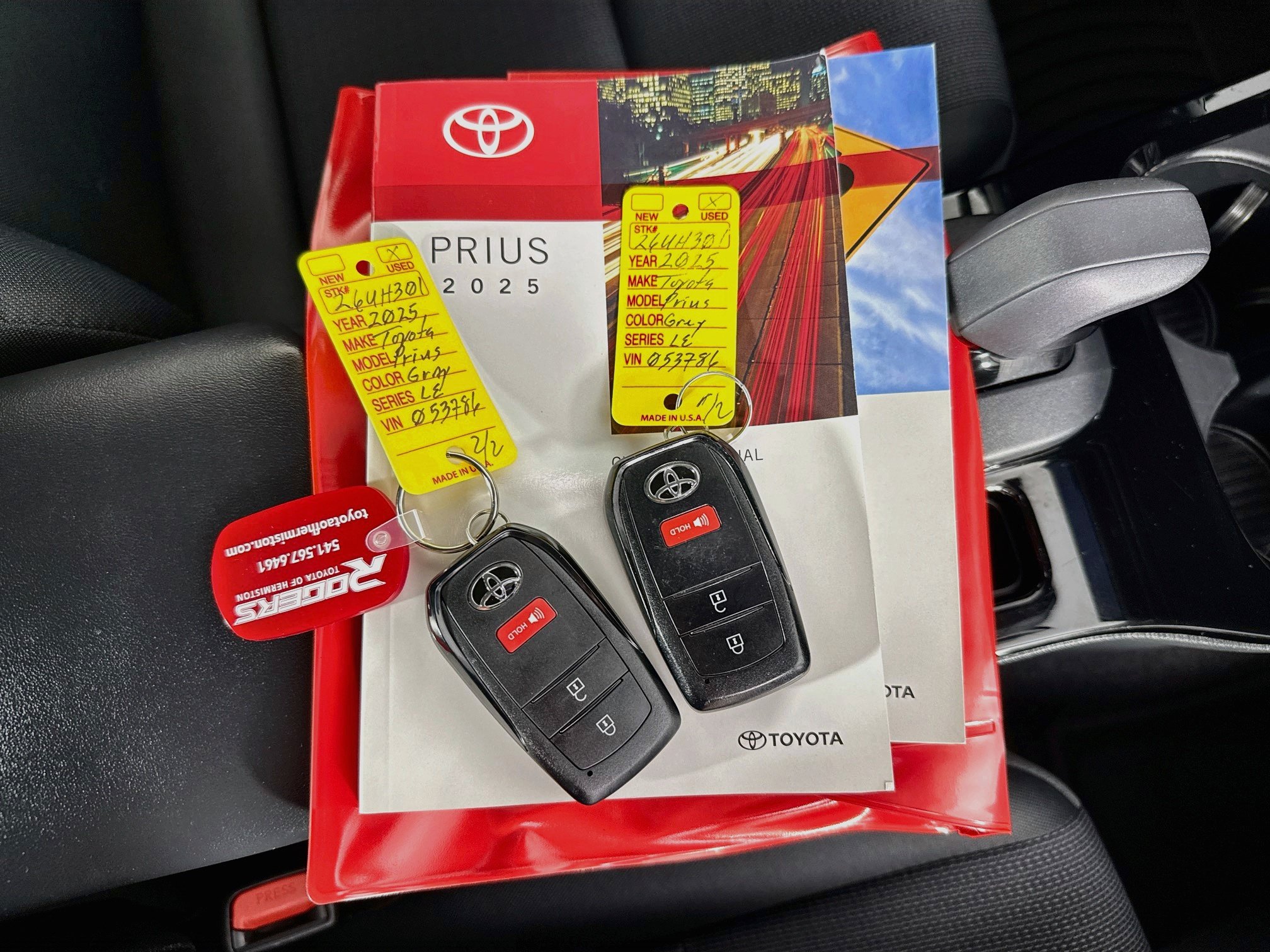 Certified 2025 Toyota Prius LE FWD image 34