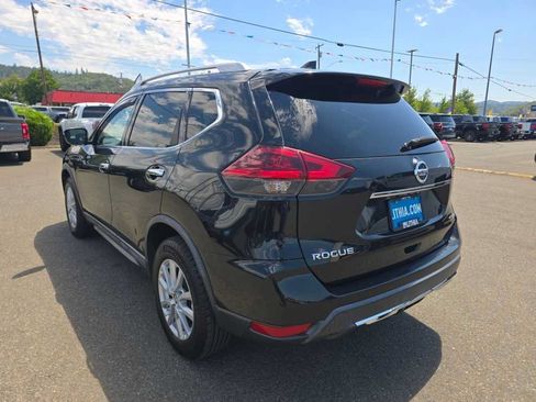 Used 2018 Nissan Rogue SV AWD/4WD image 3