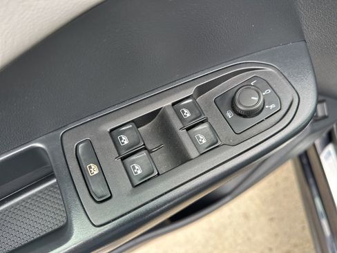 Used 2023 Volkswagen Taos SE w/ Panoramic Sunroof Package image 15