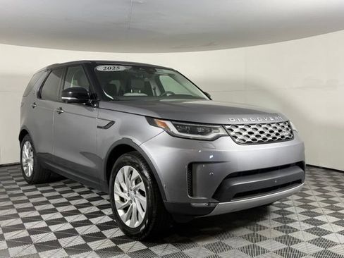 Used 2025 Land Rover Discovery S AWD/4WD image 10