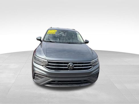 Used 2024 Volkswagen Tiguan SE FWD image 4