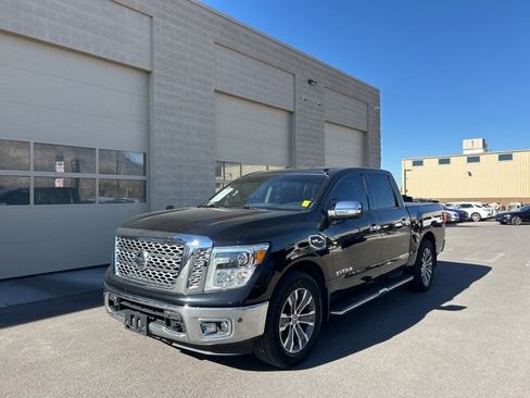 Used 2017 Nissan Titan SL image 1