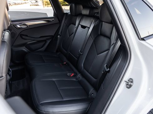 Certified 2026 Porsche Macan AWD/4WD image 34