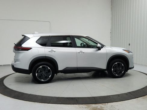 Used 2024 Nissan Rogue SV AWD/4WD image 8