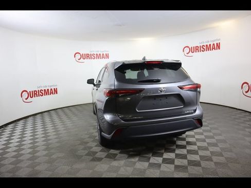 Used 2024 Toyota Highlander XLE AWD/4WD image 22