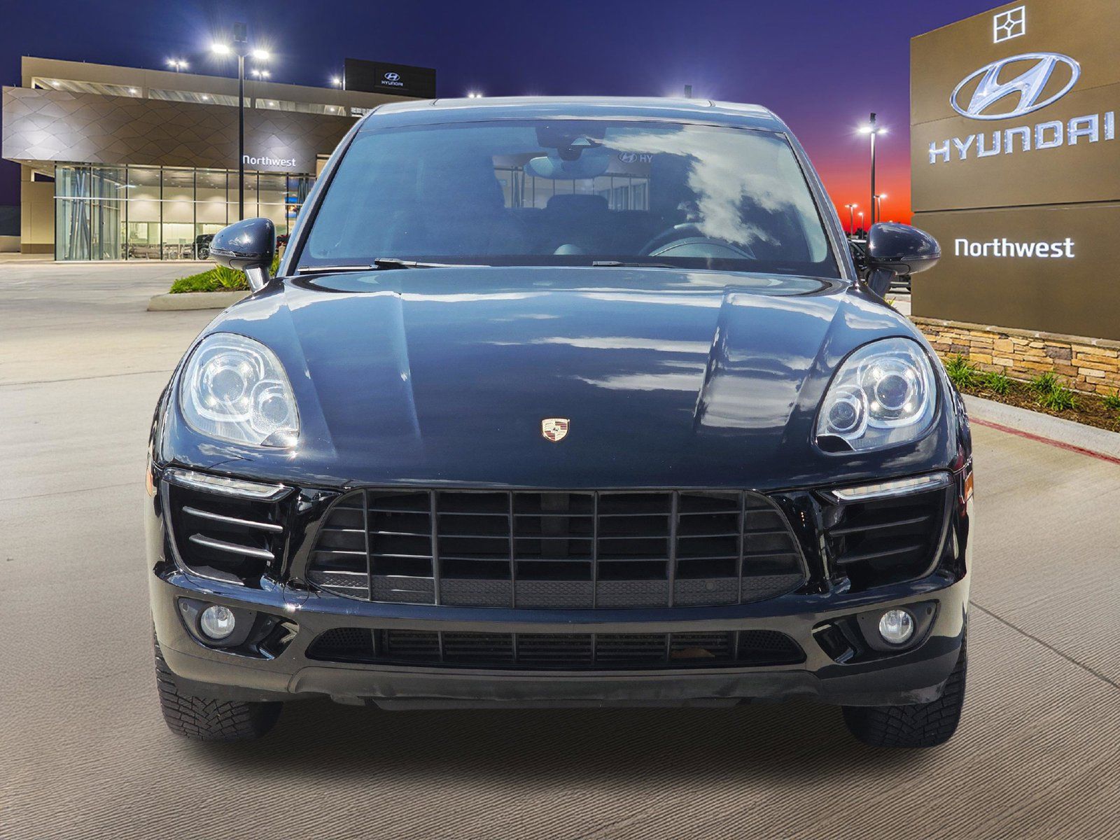 Used 2018 Porsche Macan AWD/4WD image 5