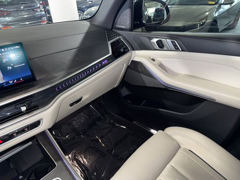 Used 2024 BMW X5 sDrive40i w/ M Sport Package RWD image 30