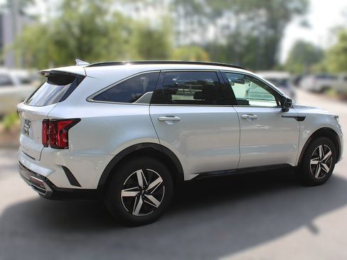 Used 2021 Kia Sorento S w/ Panoramic Sunroof Package FWD image 12