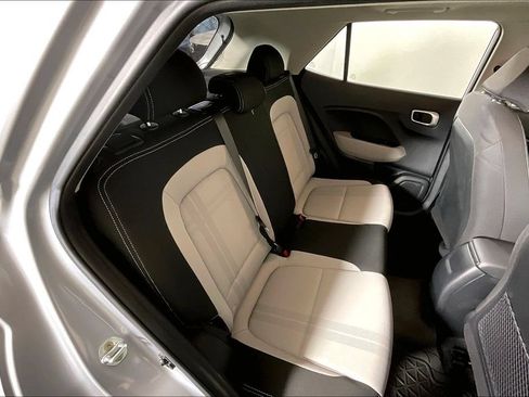 Used 2022 Hyundai Venue SEL FWD image 26
