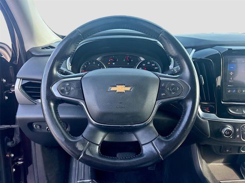Used 2020 Chevrolet Traverse LT image 12