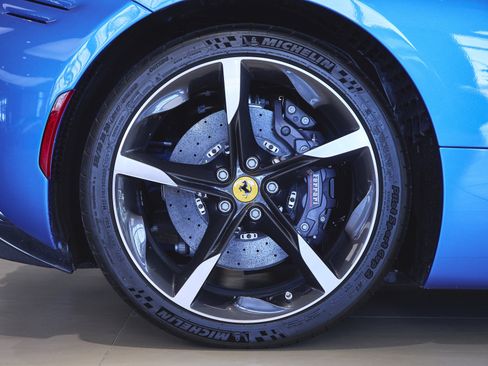 Used 2023 Ferrari SF90 Spider image 57