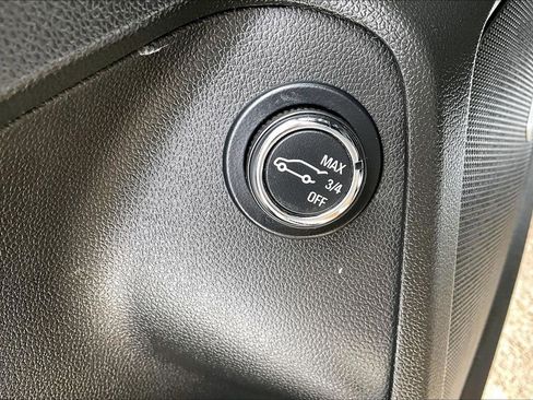 Used 2023 Chevrolet TrailBlazer RS w/ Sun and Liftgate Package image 17