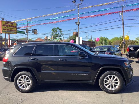 Used 2014 Jeep Grand Cherokee Laredo w/ 18" Wheel & 8.4" Radio Group AWD/4WD image 8