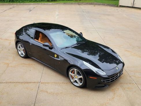 Used 2016 Ferrari FF image 4