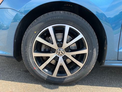 Used 2017 Volkswagen Jetta SE FWD image 40