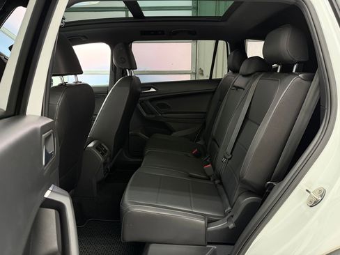 Used 2020 Volkswagen Tiguan SE R-Line FWD image 12
