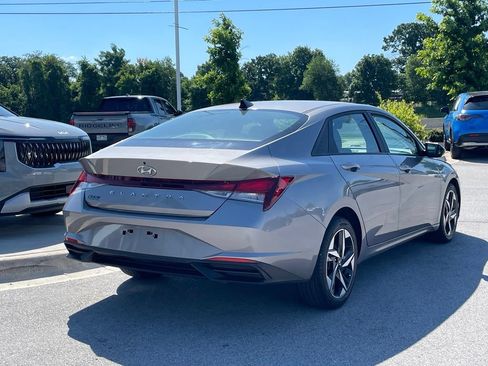 Used 2023 Hyundai Elantra SEL w/ Convenience Package FWD image 7