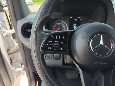 Used 2022 Mercedes-Benz Sprinter 2500 image 29