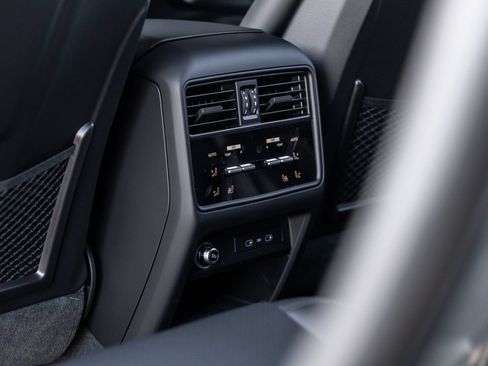 Certified 2026 Porsche Cayenne Coupe AWD/4WD image 34