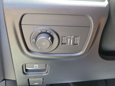 Used 2025 Jeep Grand Cherokee Summit w/ Luxury Tech Group V AWD/4WD image 27