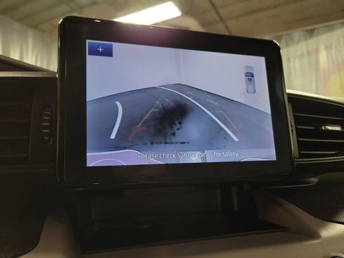 Used 2023 Ford Explorer 4WD image 16