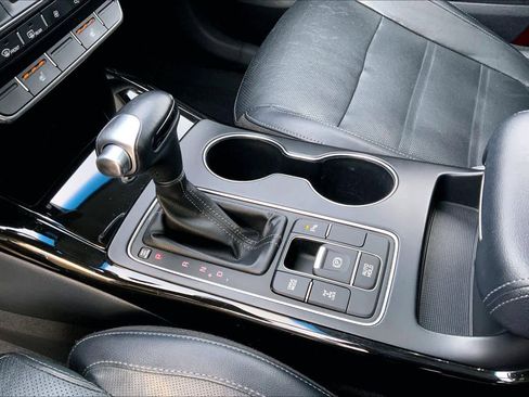 Used 2019 Kia Sorento SX image 17