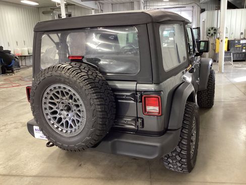Used 2018 Jeep Wrangler Sport image 6