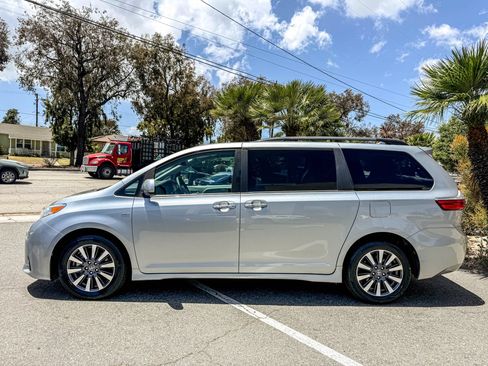 Used 2019 Toyota Sienna XLE w/ XLE Navigation Package AWD/4WD image 13