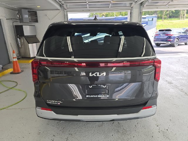 Certified 2025 Kia Carnival FWD image 4