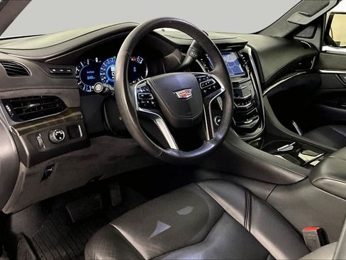 Used 2020 Cadillac Escalade Platinum RWD image 16