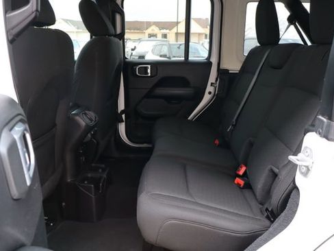 Used 2020 Jeep Wrangler Unlimited Sahara image 38