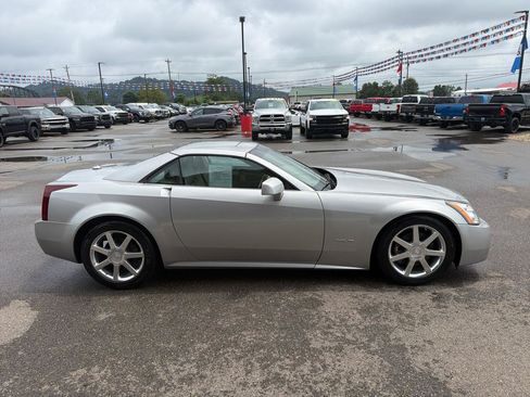 Used 2005 Cadillac XLR RWD image 19