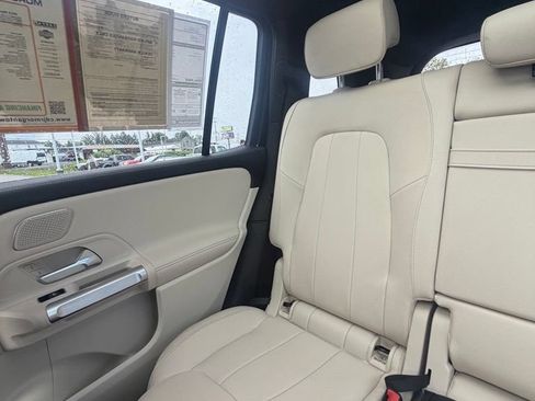 Used 2023 Mercedes-Benz EQB 300 4MATIC image 17