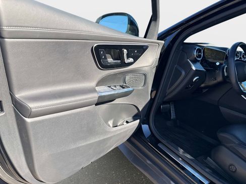 Used 2025 Mercedes-Benz GLC 350e 4MATIC image 19