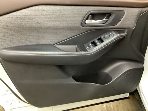 Used 2023 Nissan Rogue SV AWD/4WD image 11