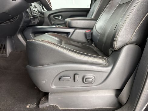 Used 2019 Nissan Titan SL w/ Midnight Edition AWD/4WD image 15