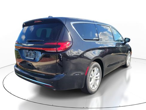New 2026 Chrysler Pacifica Select FWD image 6