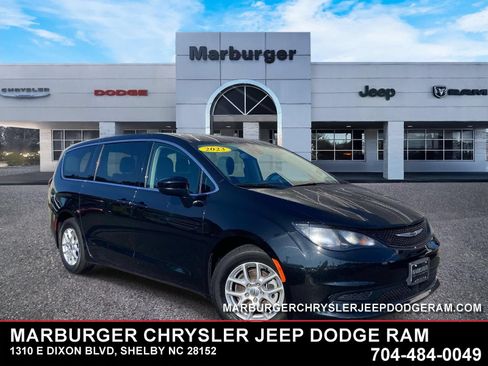 Used 2023 Chrysler Voyager LX FWD image 1