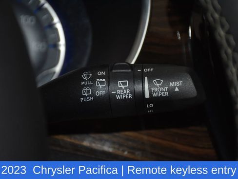Used 2023 Chrysler Pacifica Limited FWD image 12