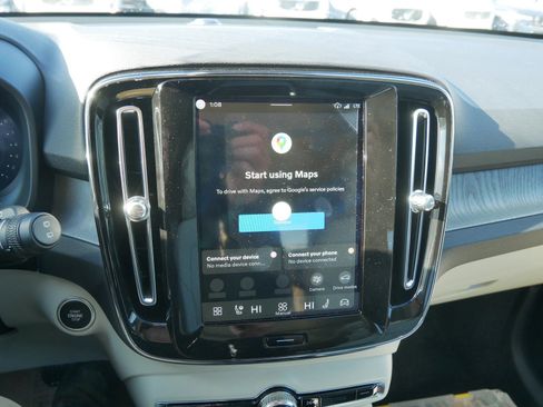 New 2026 Volvo XC90 B6 Ultra w/ Protection Package image 9